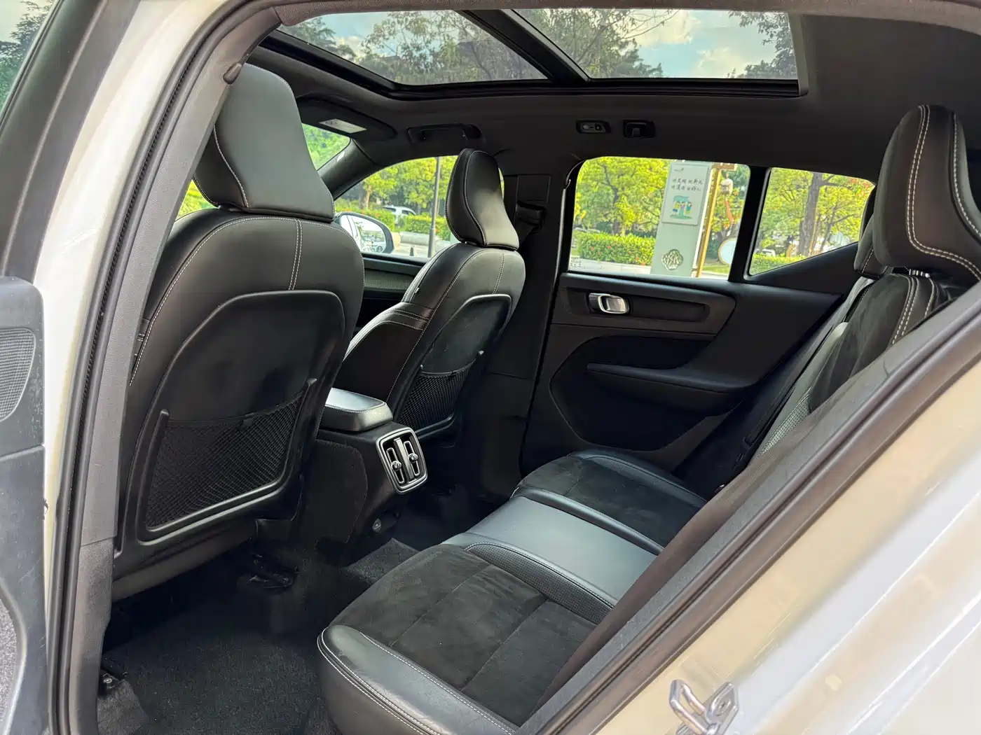 Фото 11 - Volvo XC40