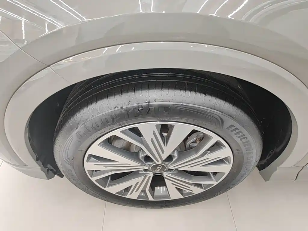 Audi Q4 e-tron 2026 2024 40 e-tron Pioneer Edition