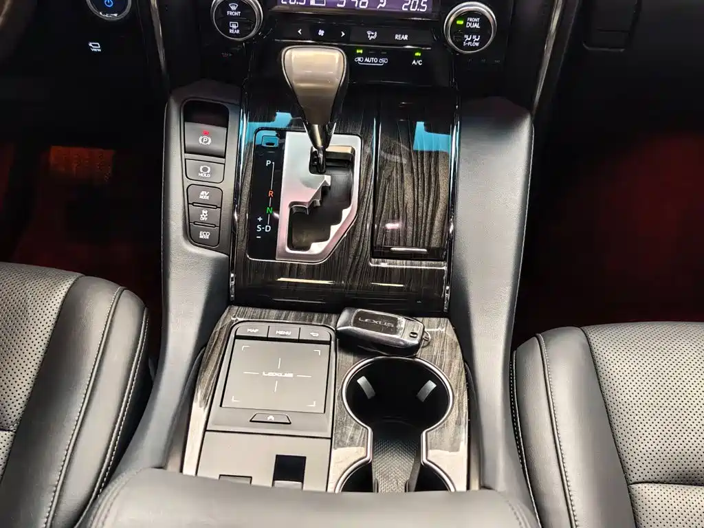 Lexus LM 2021 2020 300h 4-Seat Imperial Edition