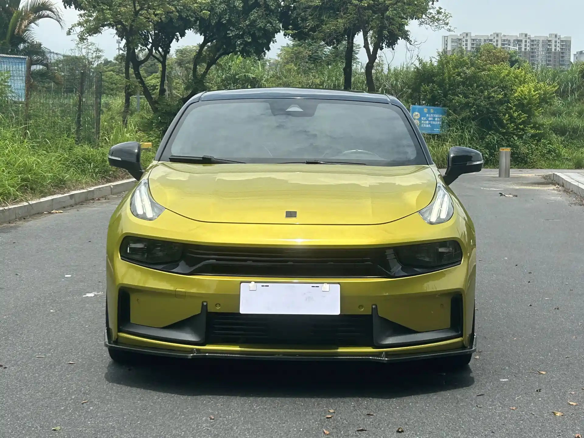Фото 2 - Lynk & Co 03