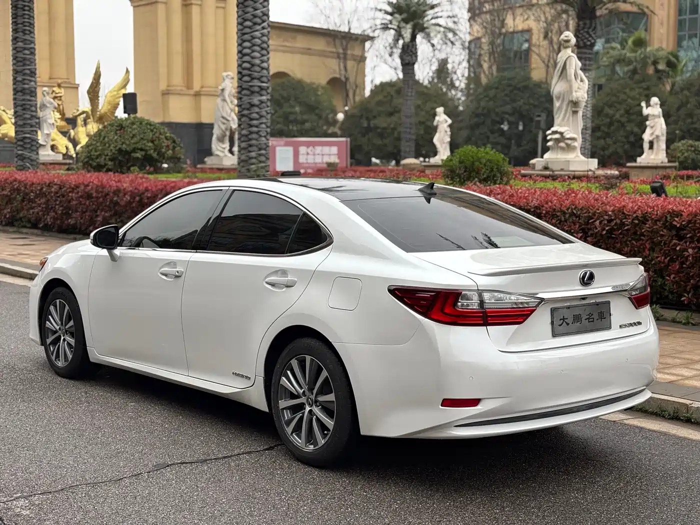 Lexus ES 2015 300h Comfort Edition фото 2