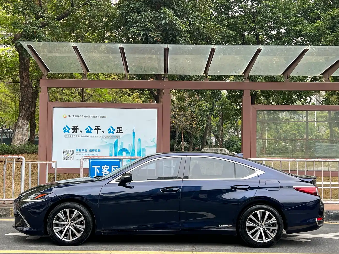 Lexus ES 2018 300h Excellence Edition China V фото 2