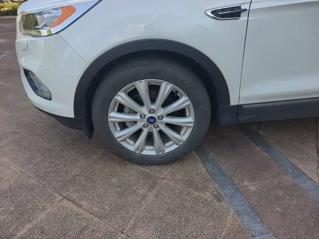 Фото 23 - Ford Kuga