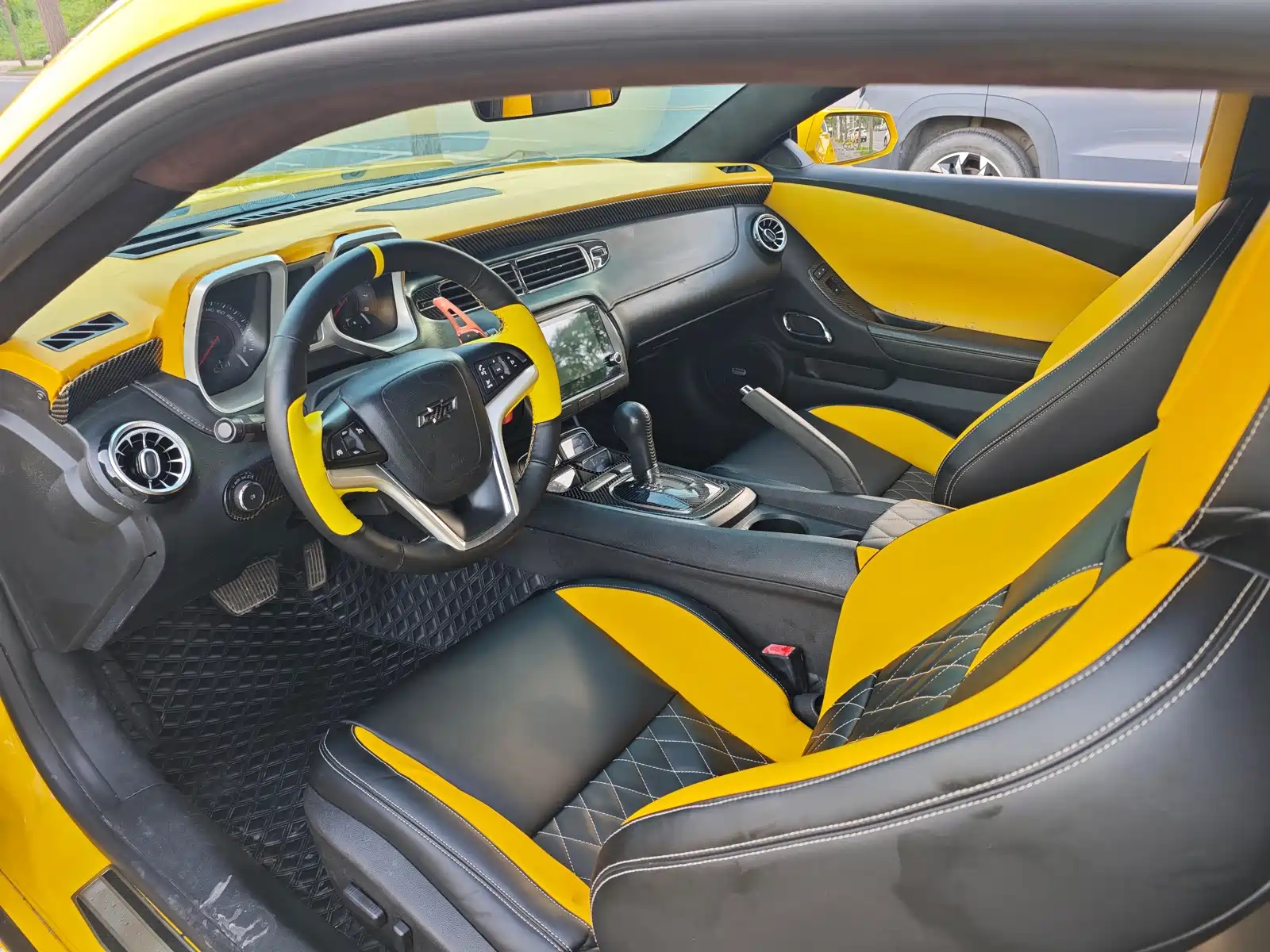 Photo 18 - Chevrolet Camaro