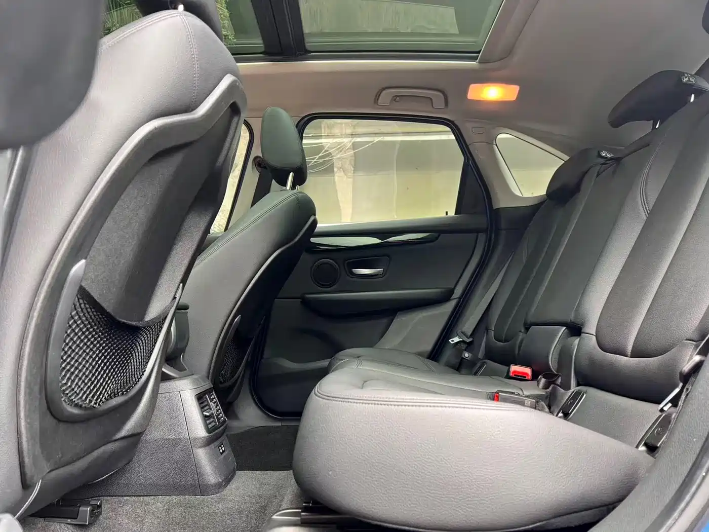 BMW 2 Series Touring 2019 218i Leading фото 12