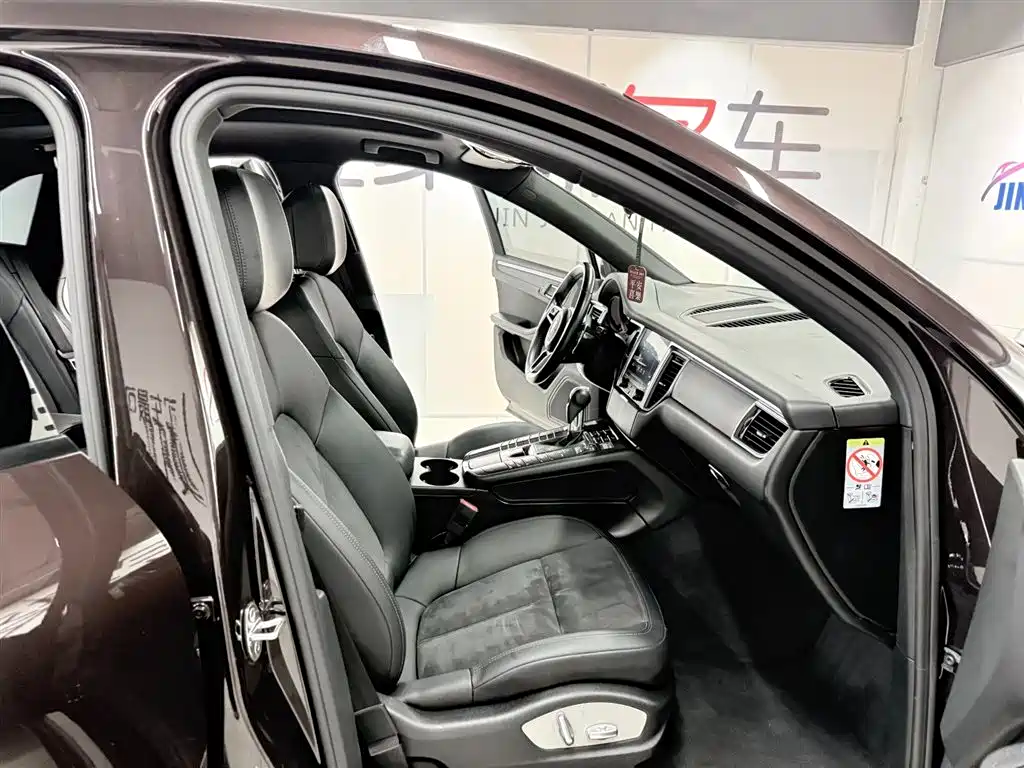 Porsche Macan 2017 Macan 2.0T фото 16