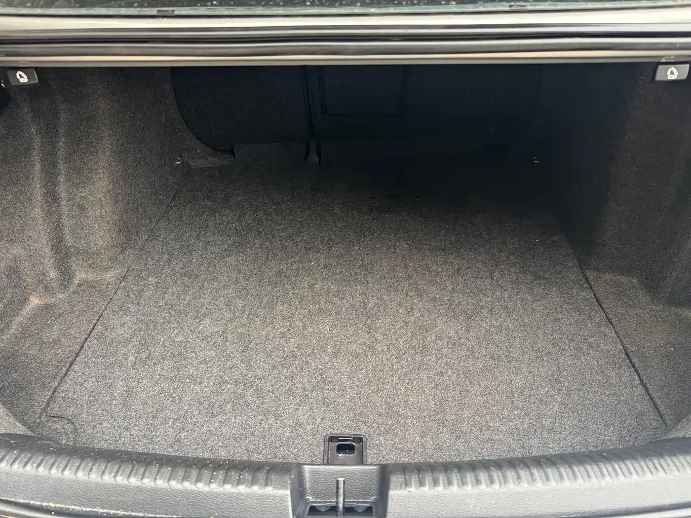 Volkswagen Sagitar 2012 1.6L Automatic Comfort Type фото 12