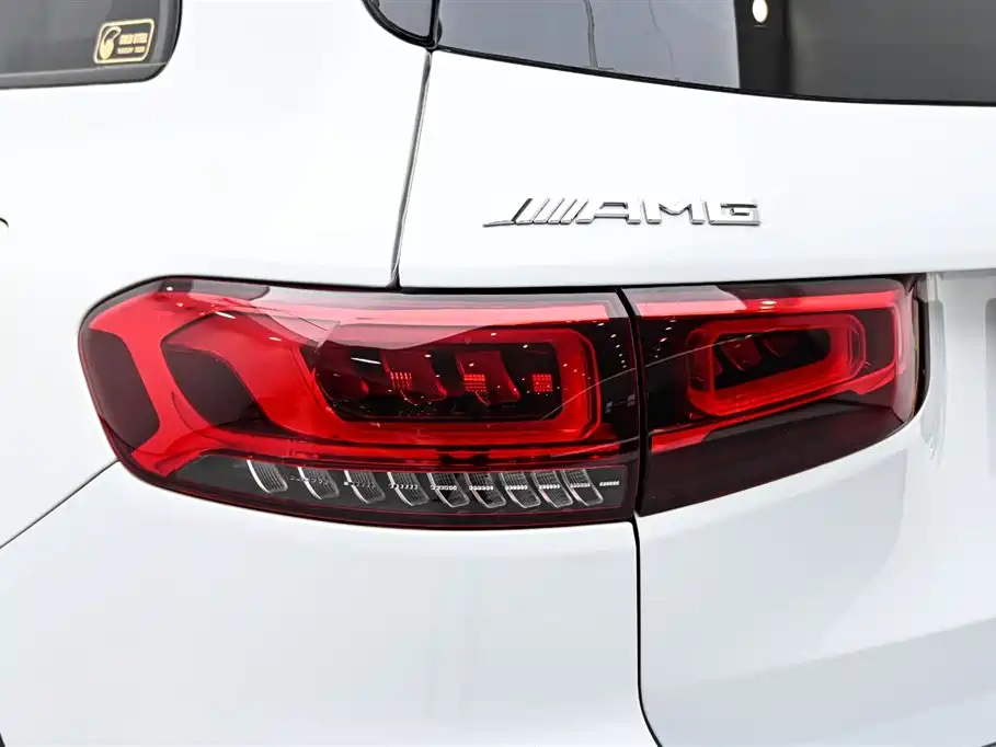MERCEDES-BENZ GLB AMG