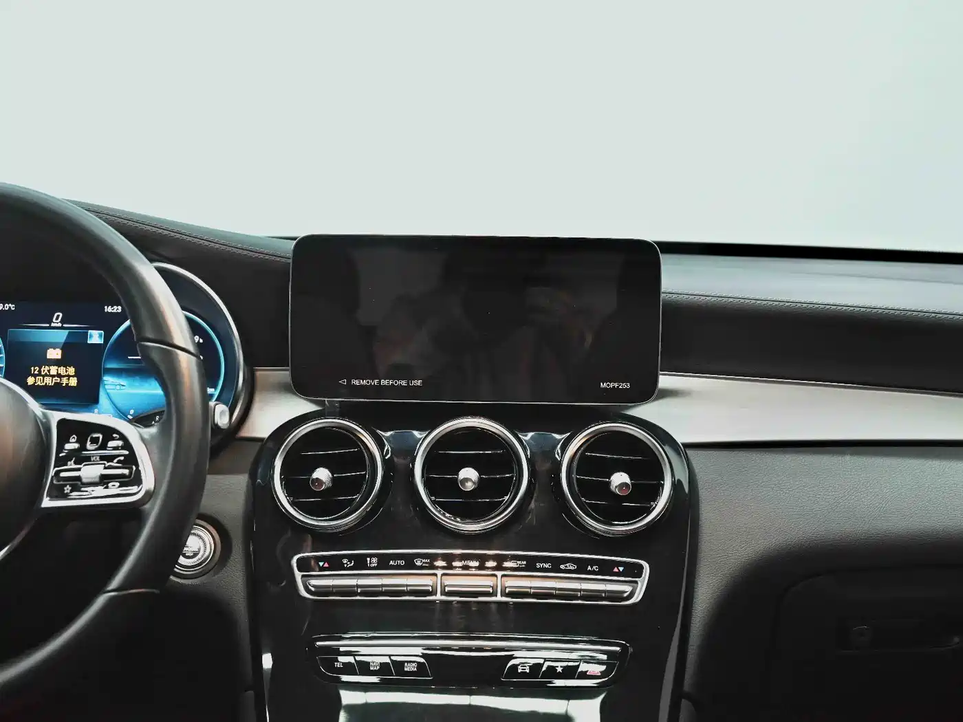 Mercedes-Benz GLC Coupe 2023 Model GLC 260 4MATIC Coupe SUV фото 32