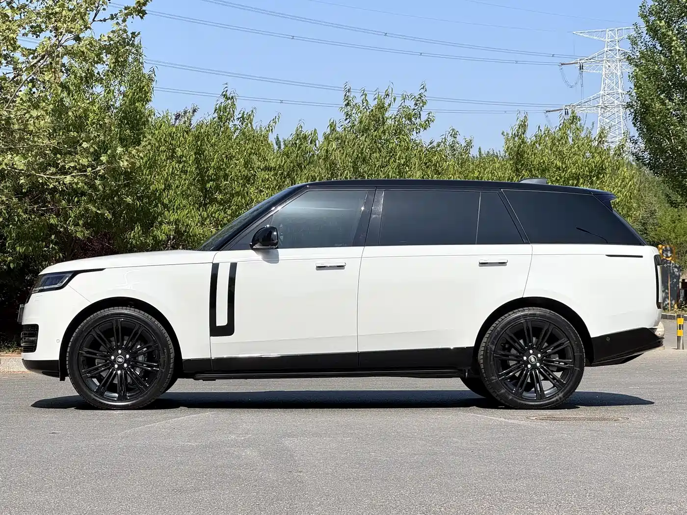 Land Rover Range Rover 2023 3.0 L6 400PS Golden Age 7-Seater Long Wheelbase фото 7