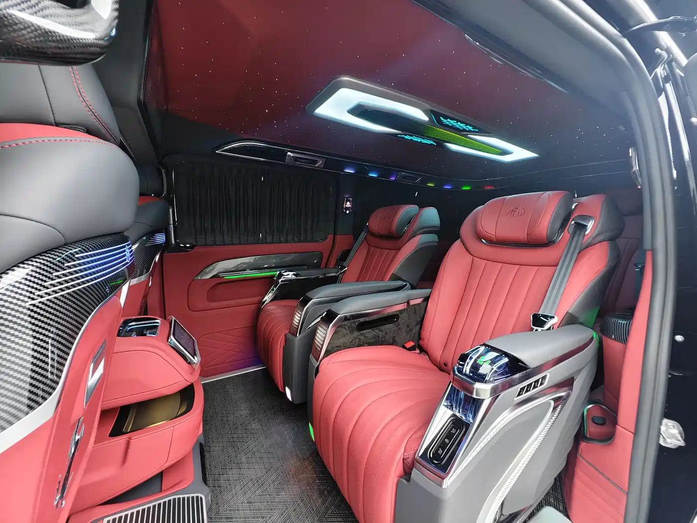 Mercedes-Benz Vito 2024 2.0T Business 7-Seater фото 10