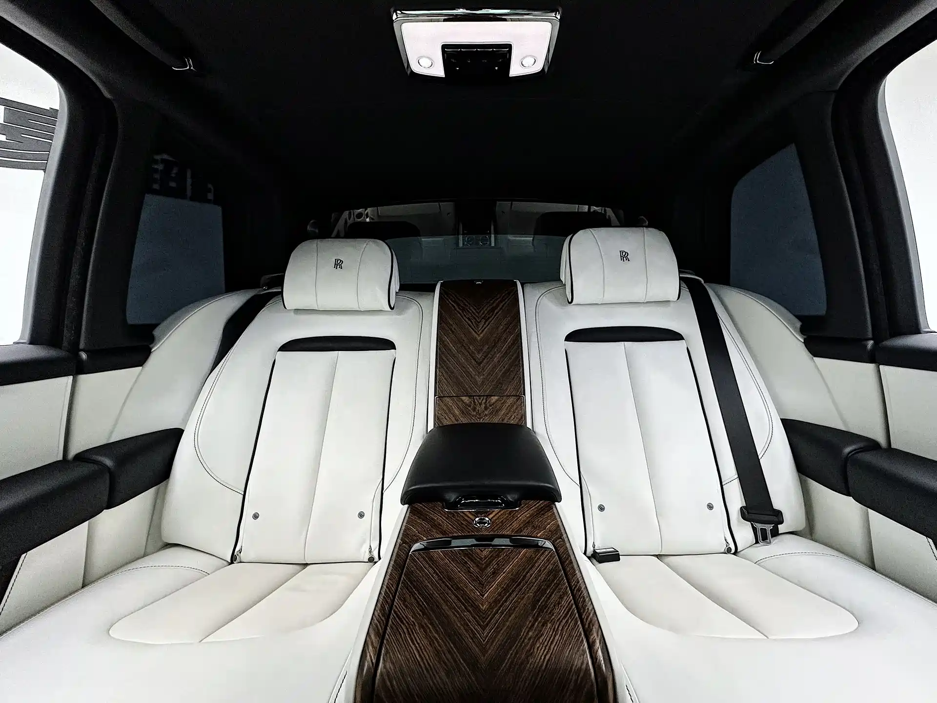 Фото 23 - Rolls-Royce Cullinan