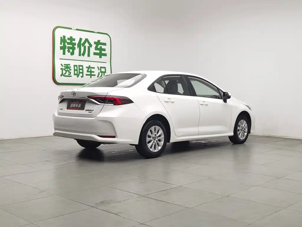 Фото 2 - Toyota Corolla