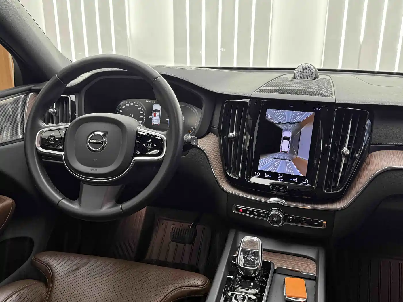 Фото 12 - Volvo XC60 Plug-in Hybrid