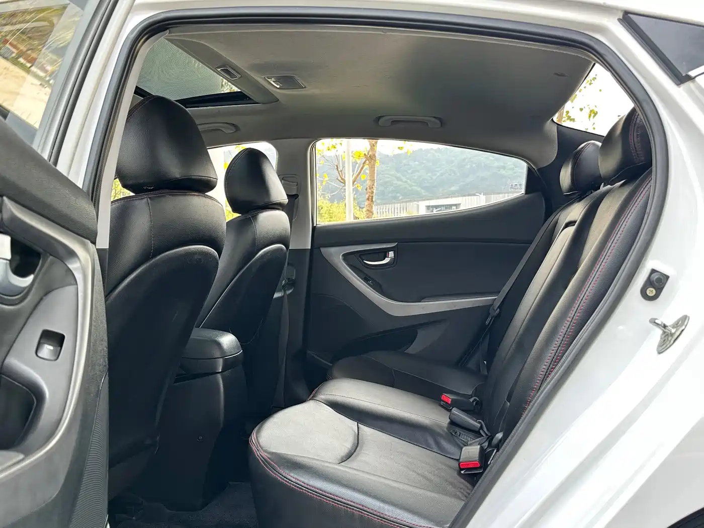 Hyundai Langdong 2016 1.6L Automatic Premium Edition фото 6