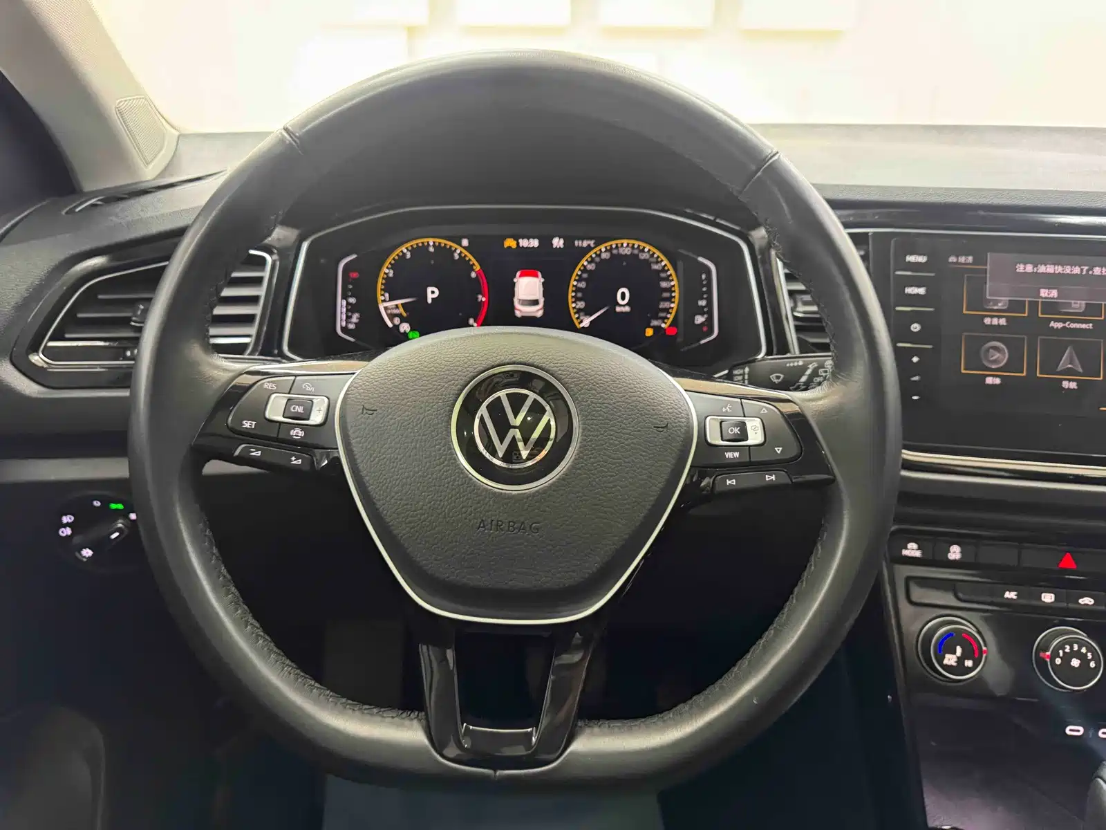 Фото 15 - Volkswagen T-ROC