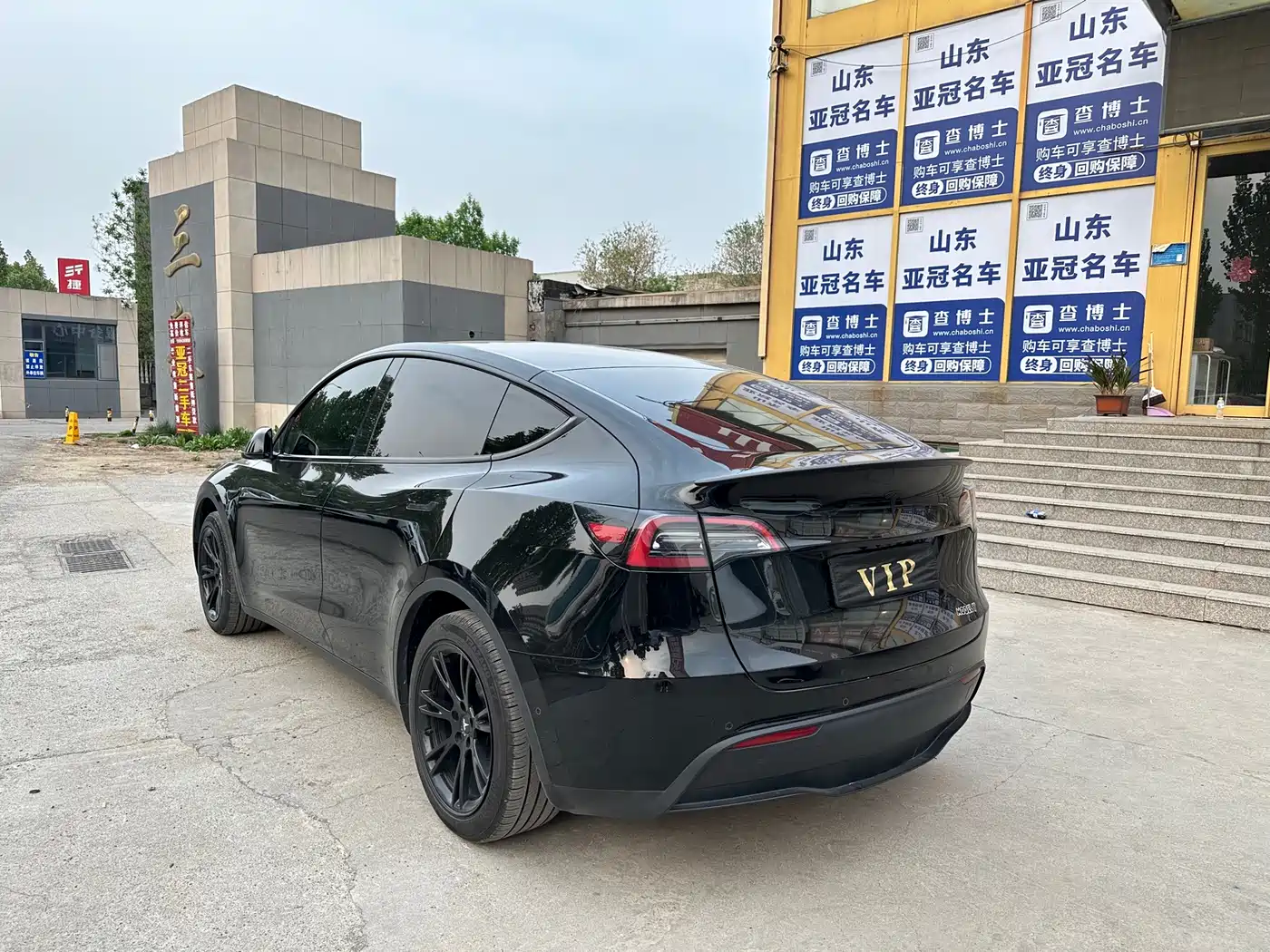 TESLA MODEL Y