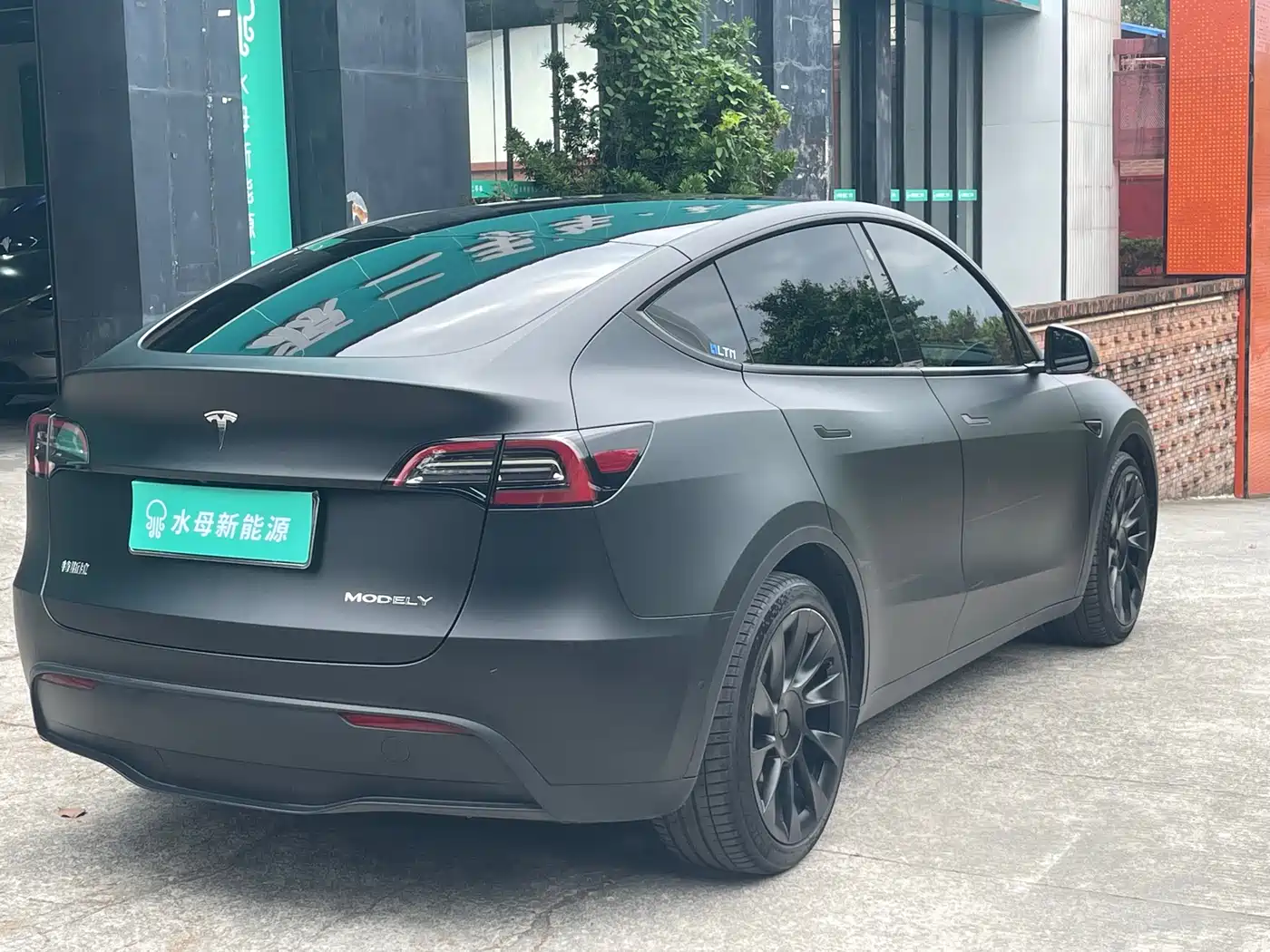 TESLA MODEL Y