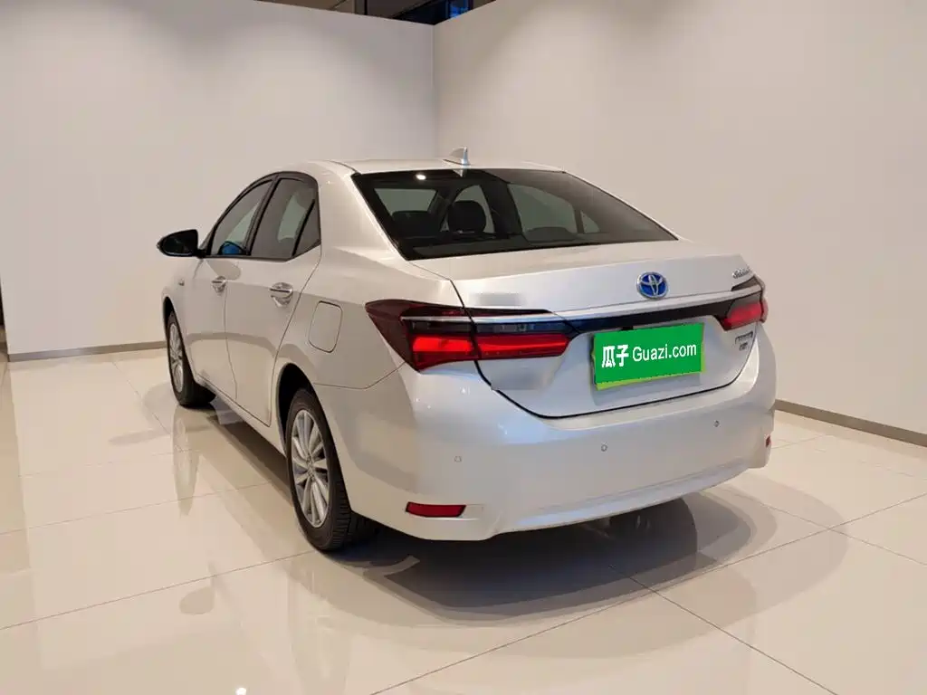 Фото 4 - Toyota Corolla
