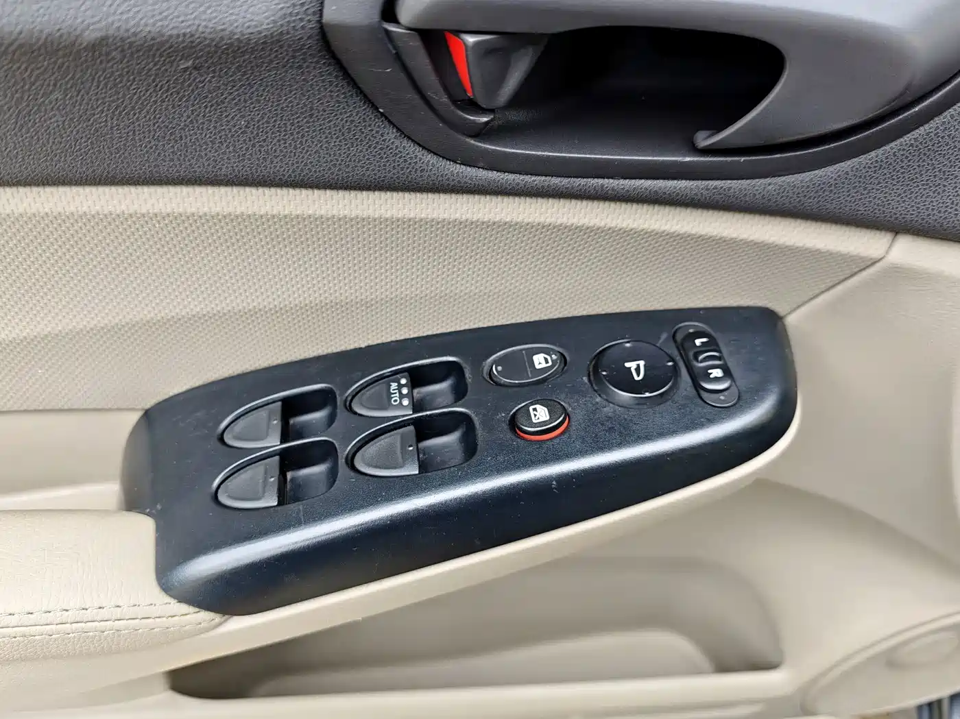 CIIMO CIIMO 2012 2012 1.8L Automatic