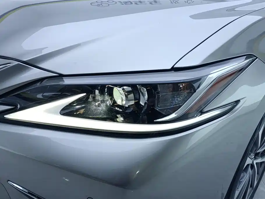 Lexus ES 2022 200 Excellence Edition фото 5