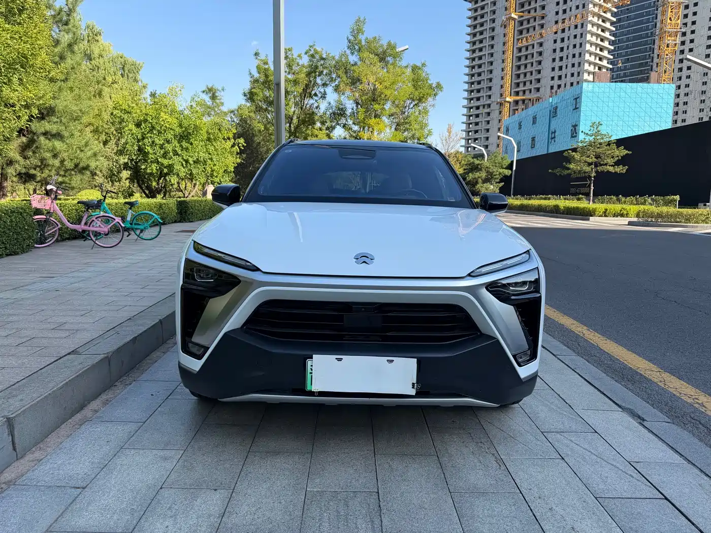 Фото 2 - NIO ES8