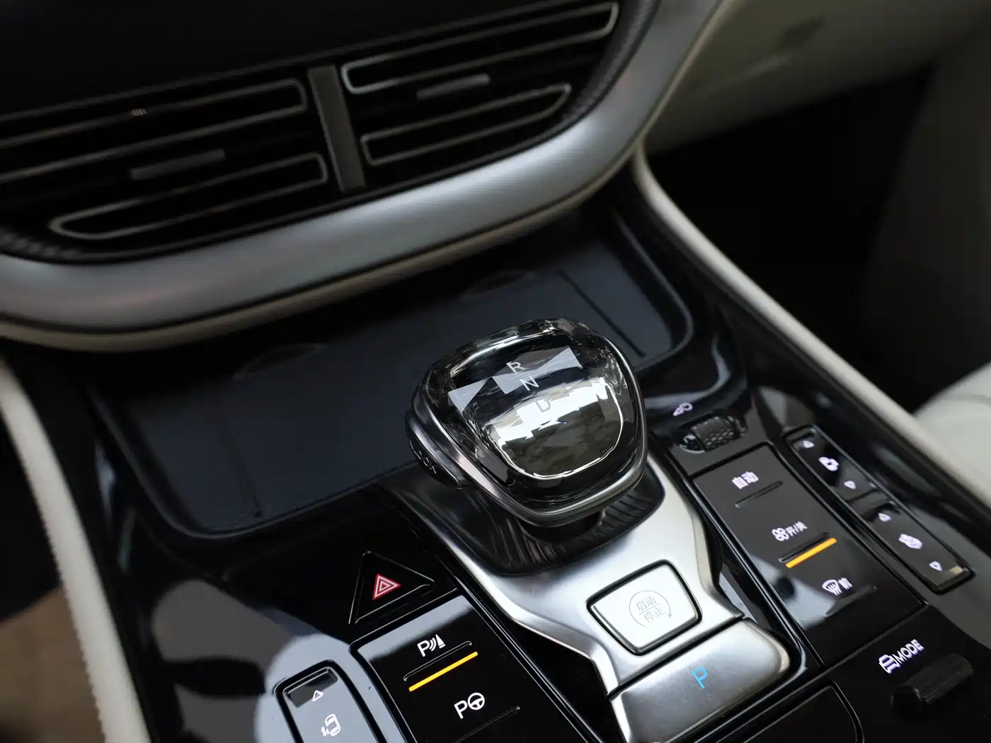 Denza D9 2025 2025 Model DM-i Smart Drive Edition 1020 AWD Flagship