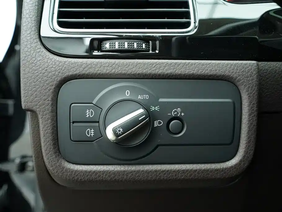 Фото 12 - Volkswagen Touareg