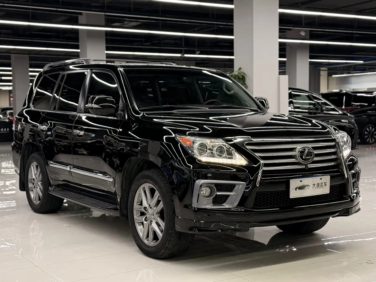 Фото 2 - Lexus LX