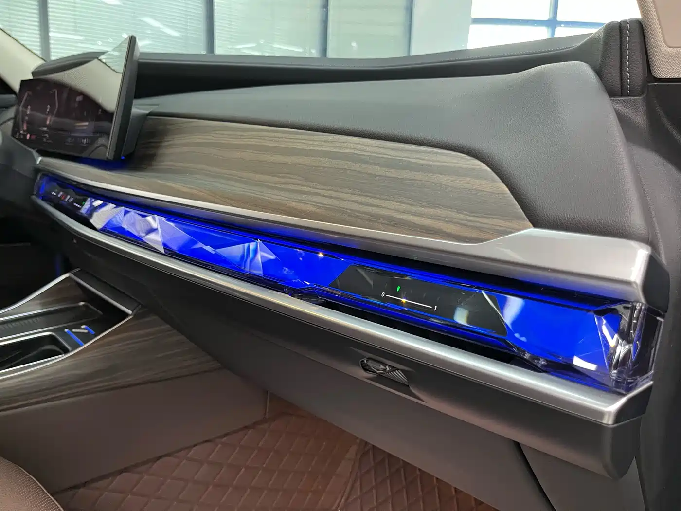 BMW 7 Series 2023 Model 735Li M Sport Package фото 24