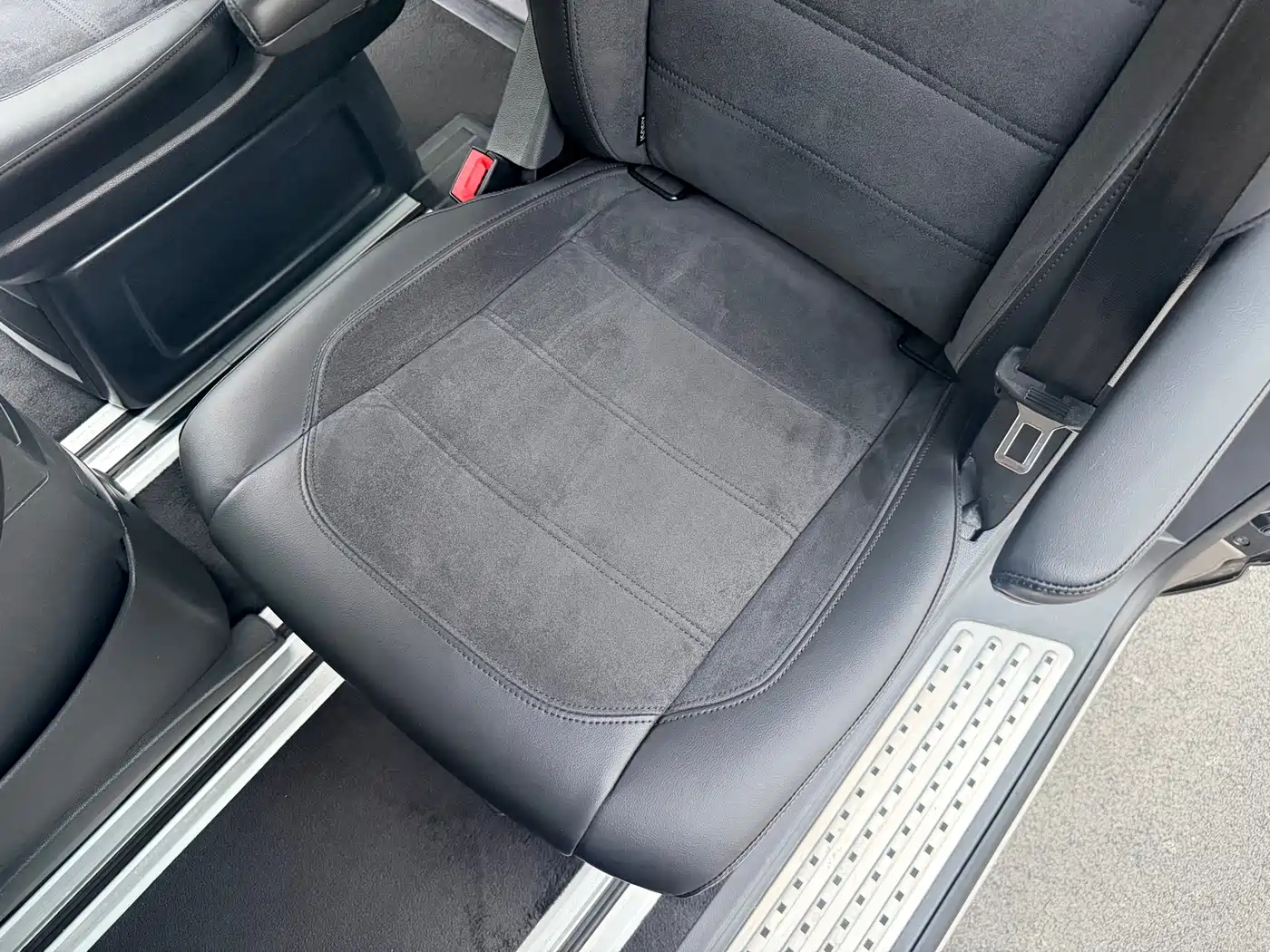 Volkswagen Multivan 2017 2.0TSI 4WD Explorer 7-seater фото 18