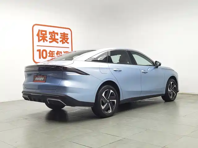 Geely Galaxy Galaxy L6 2025 EM-i 140km Explorer+ Edition — фото 2