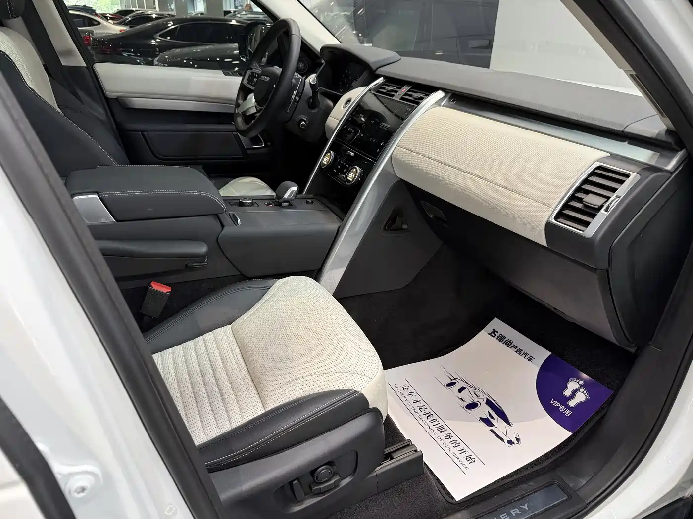 Land Rover Discovery 2024 360PS Dynamic SE фото 14