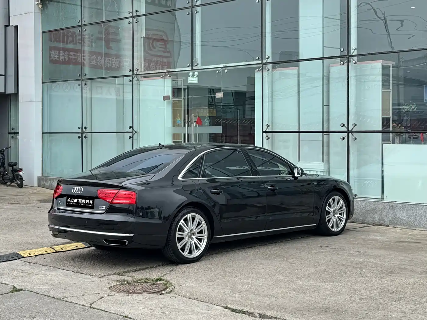 Photo 4 - Audi A8