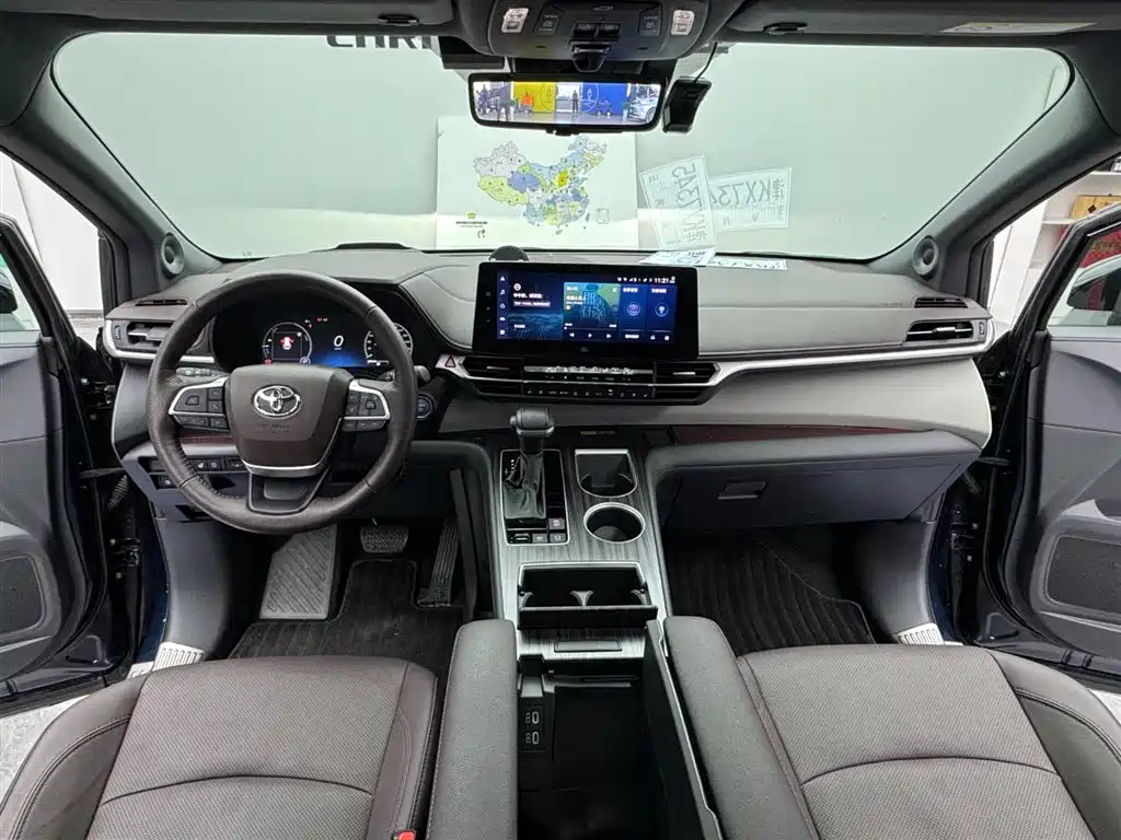 Toyota Granvia 2023 2.5L Hybrid Flagship VIP Edition фото 12