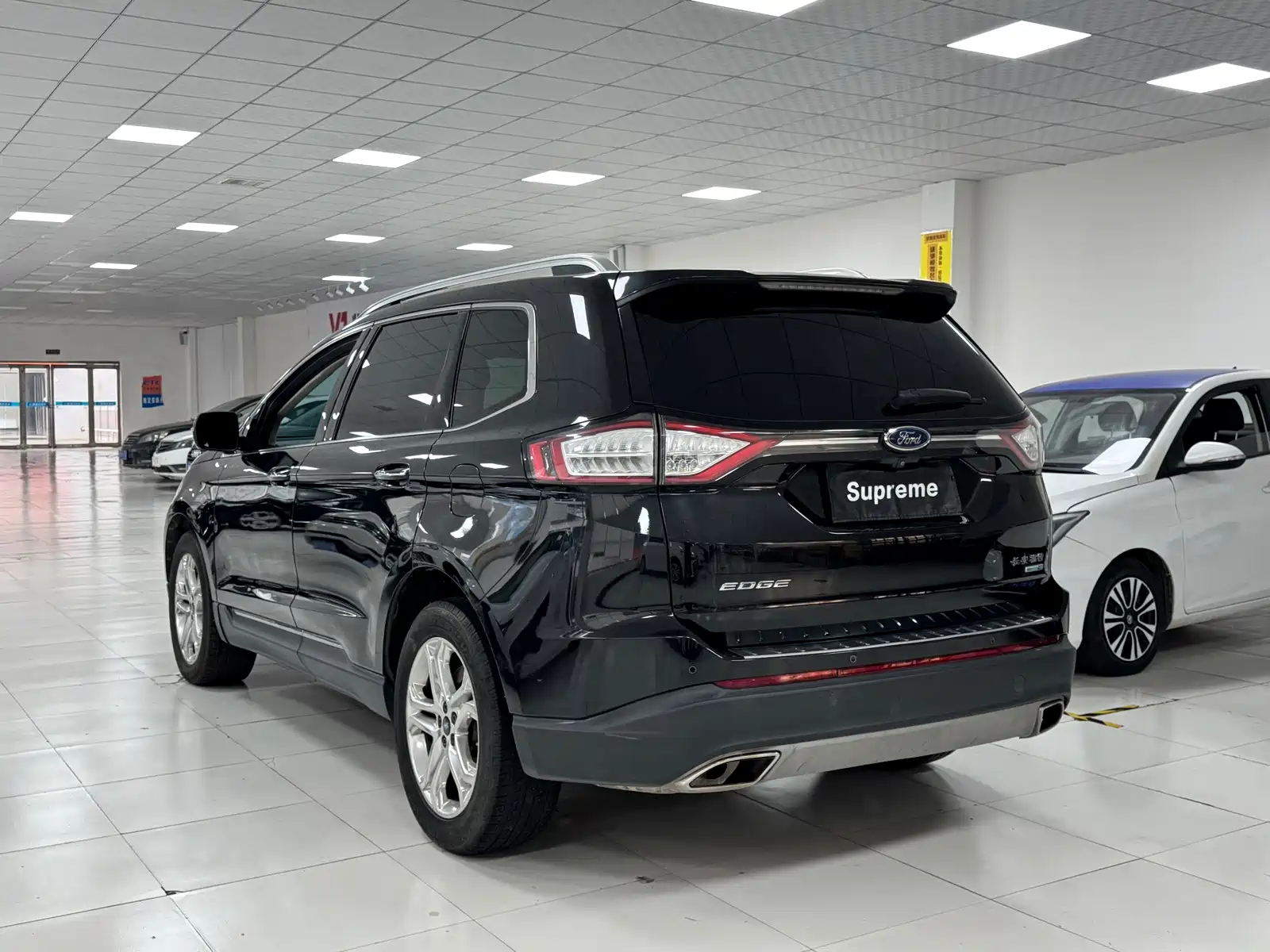 Photo 9 - Ford Edge