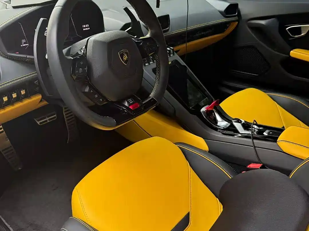 LAMBORGHINI HURACÁN