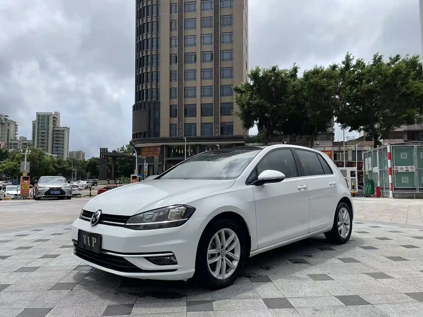 Фото 3 - Volkswagen Golf