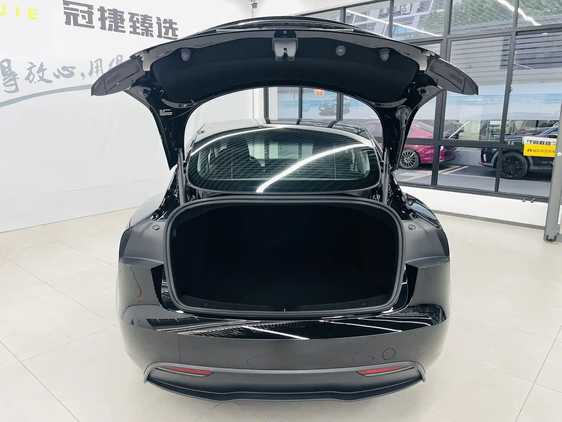Фото 15 - Tesla Model 3