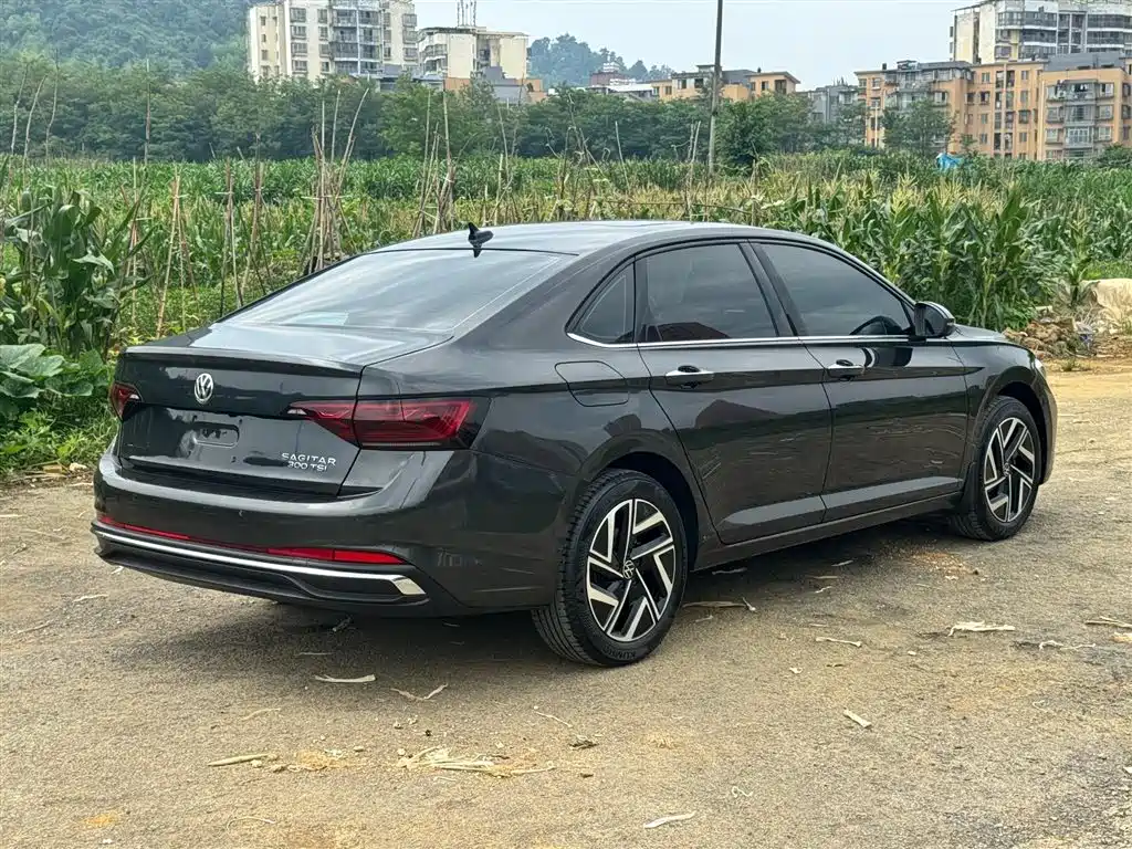 VOLKSWAGEN SAGITAR