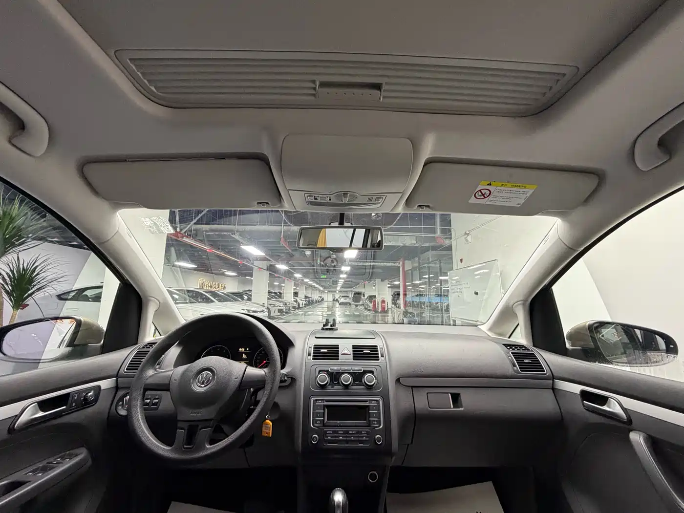 Volkswagen Touran 2015 1.4T DSG Comfort Edition 5-seater фото 19