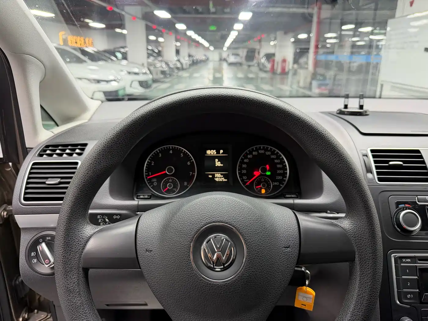 Volkswagen Touran 2015 1.4T DSG Comfort Edition 5-seater фото 7