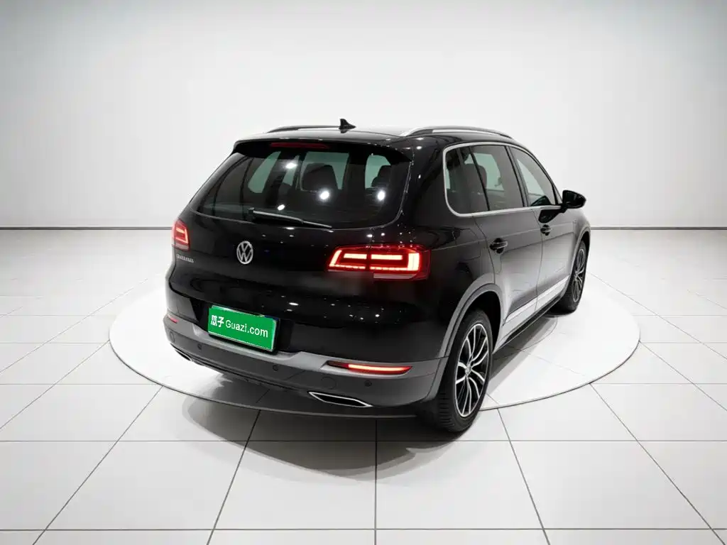 Фото 4 - Volkswagen Tiguan