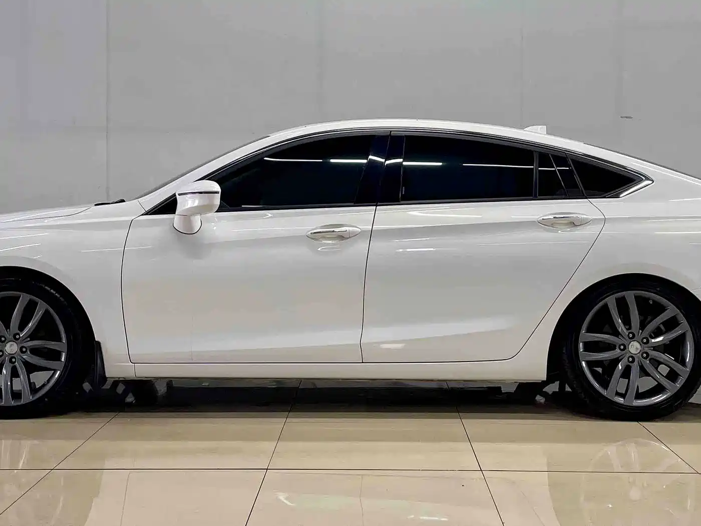 Hongqi H5 2018 2018 30TD Smart Connected Dynamic Edition