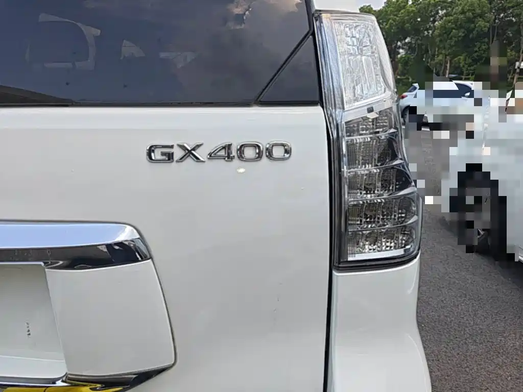 Фото 8 - Lexus GX