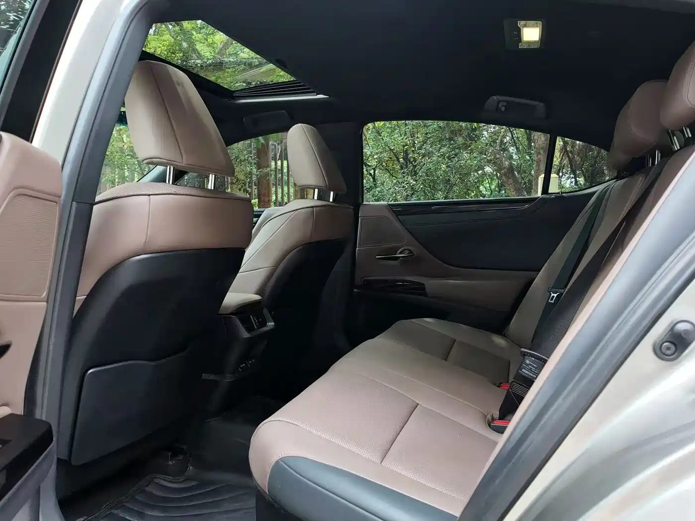 Фото 6 - Lexus ES