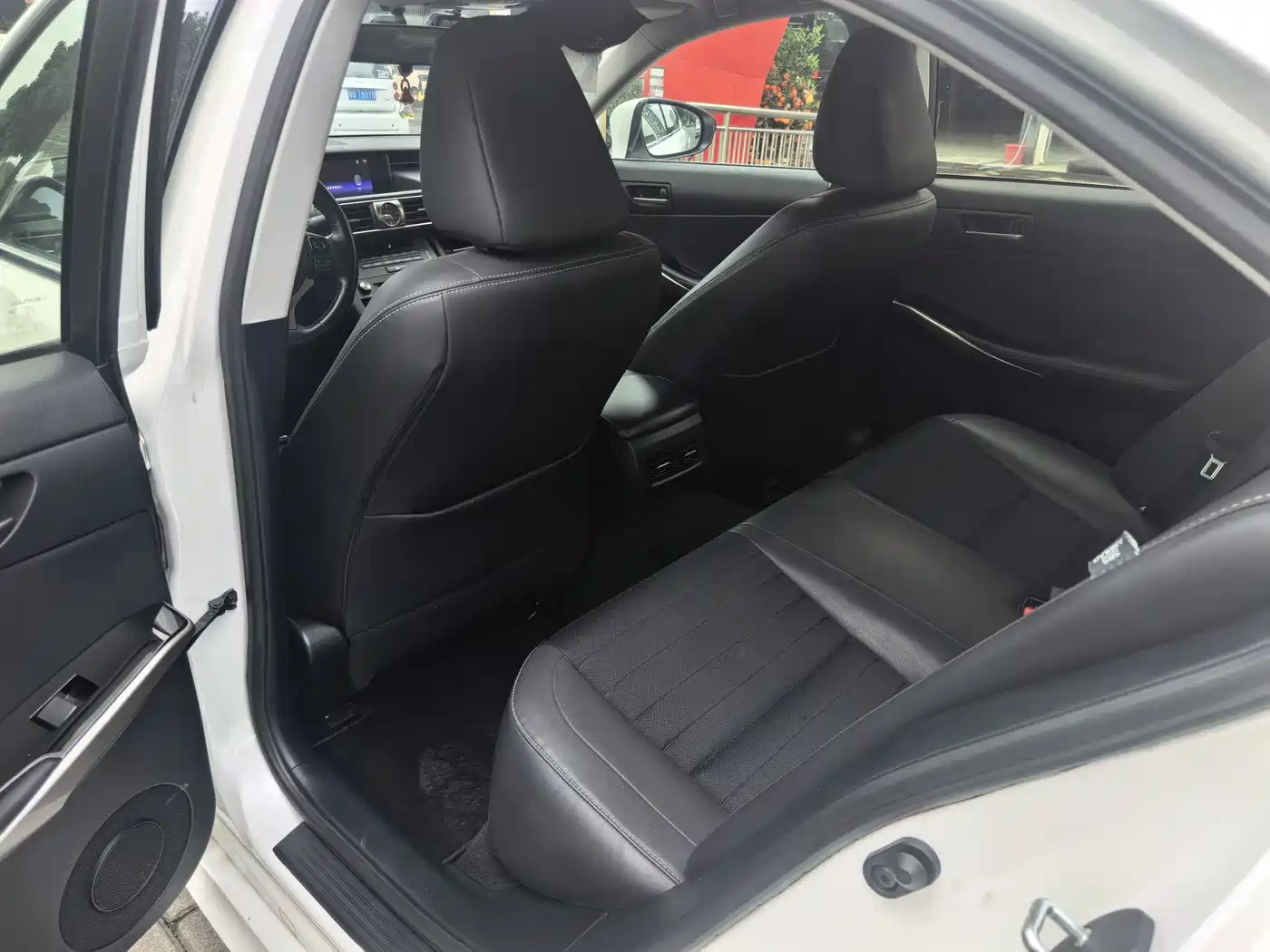 Lexus IS 2017 300 Leading Edition фото 10