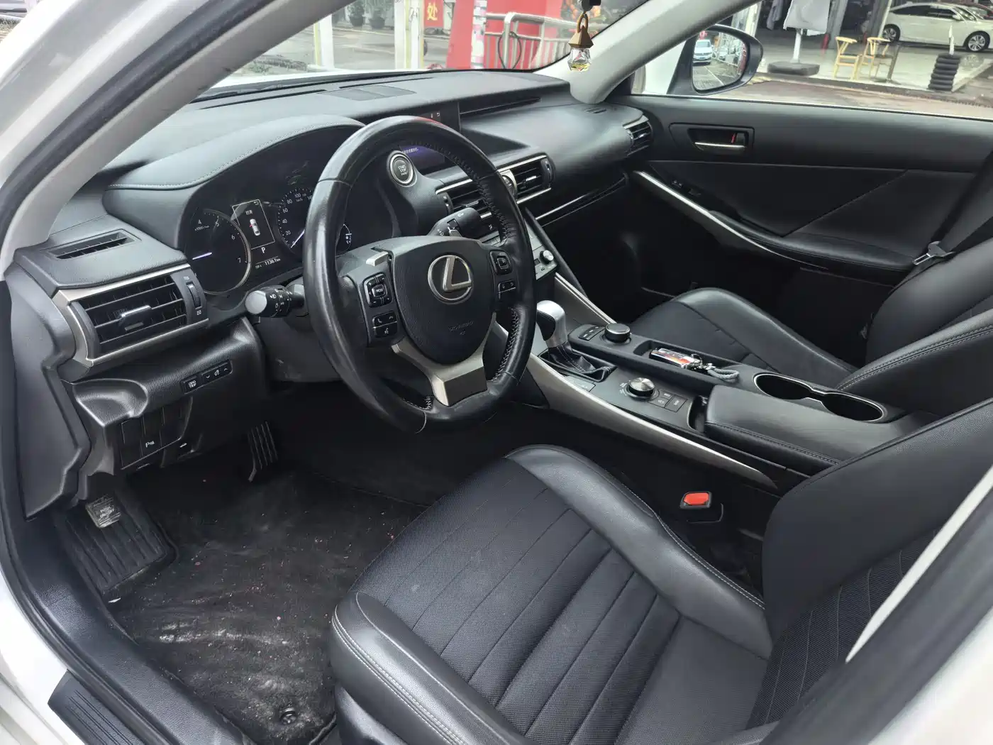 Lexus IS 2017 300 Leading Edition фото 8