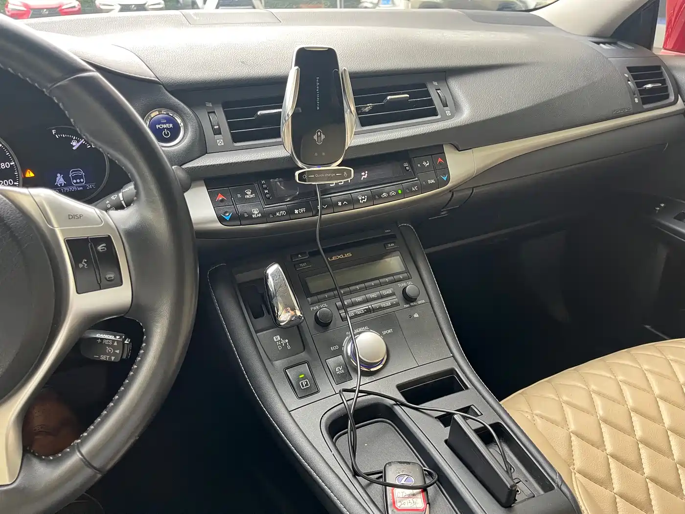 Фото 14 - Lexus CT