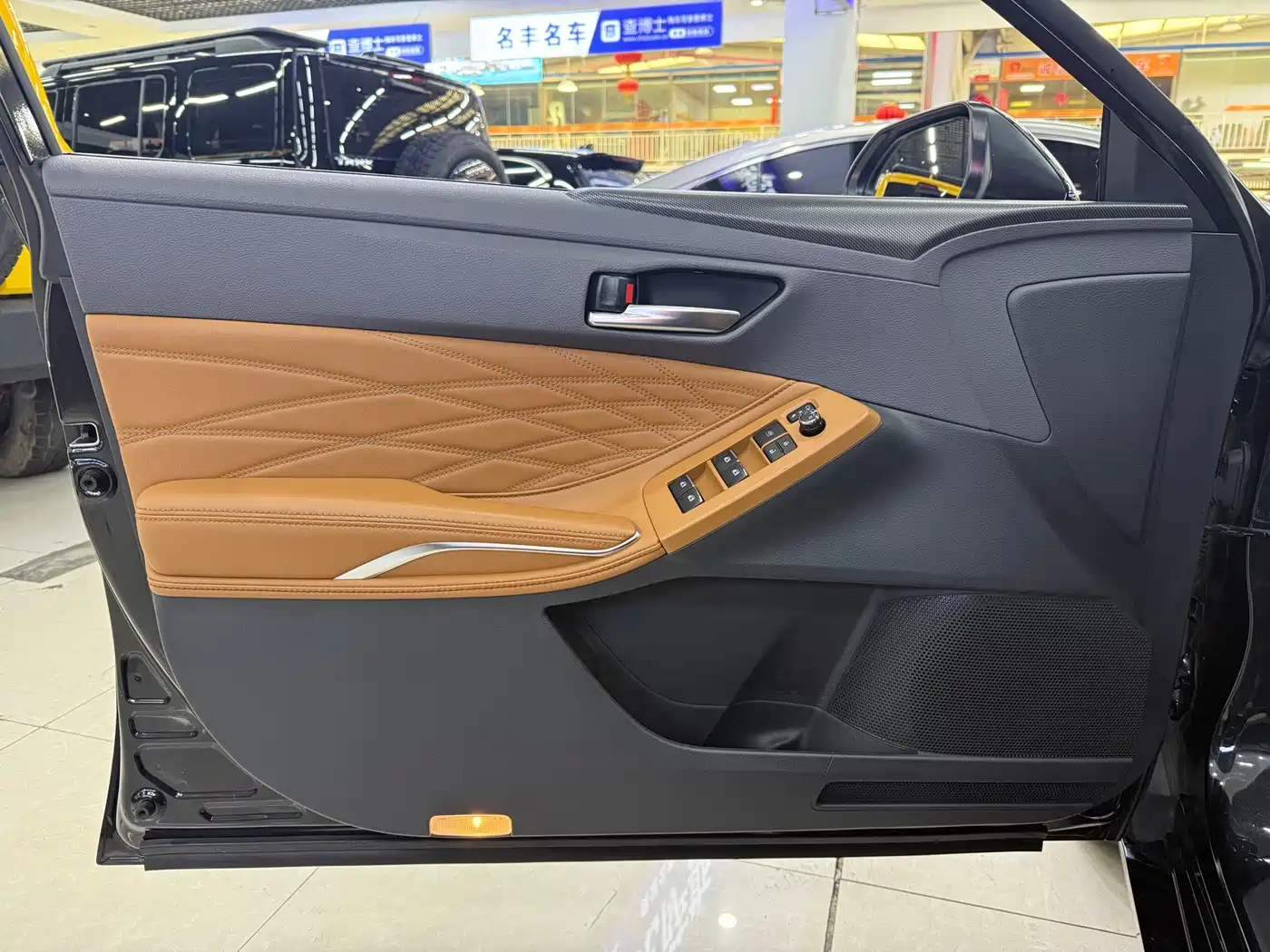 Toyota Avalon 2019 Hybrid 2.5L XLE Premium Edition China V фото 10